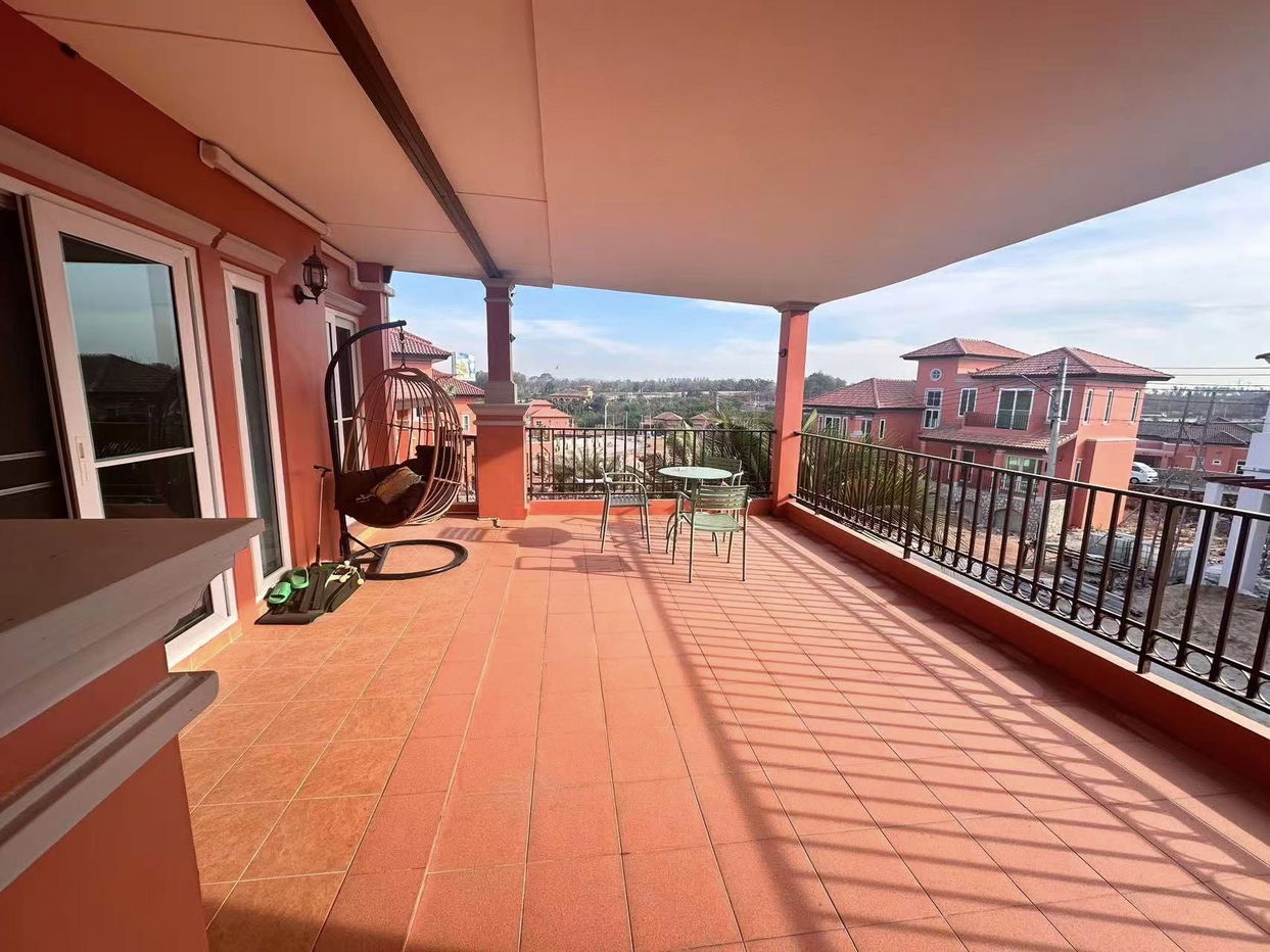 picture Italian Country-Style Villa in East Pattaya - 2/12