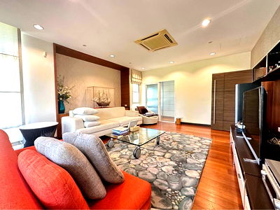 Houses for sale Wat Phra Yai : 4 Bedrooms Pool Villa for Sale in Jomtien