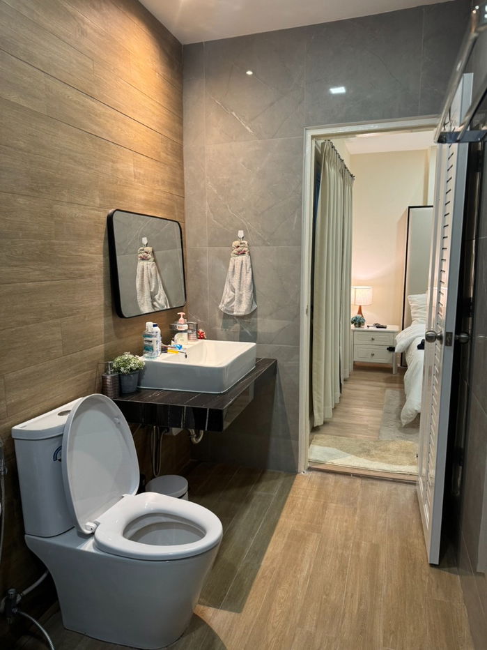 picture Two storey house for rent with 4 bedrooms,4 toilets and 1 kitchen.  - 32/41