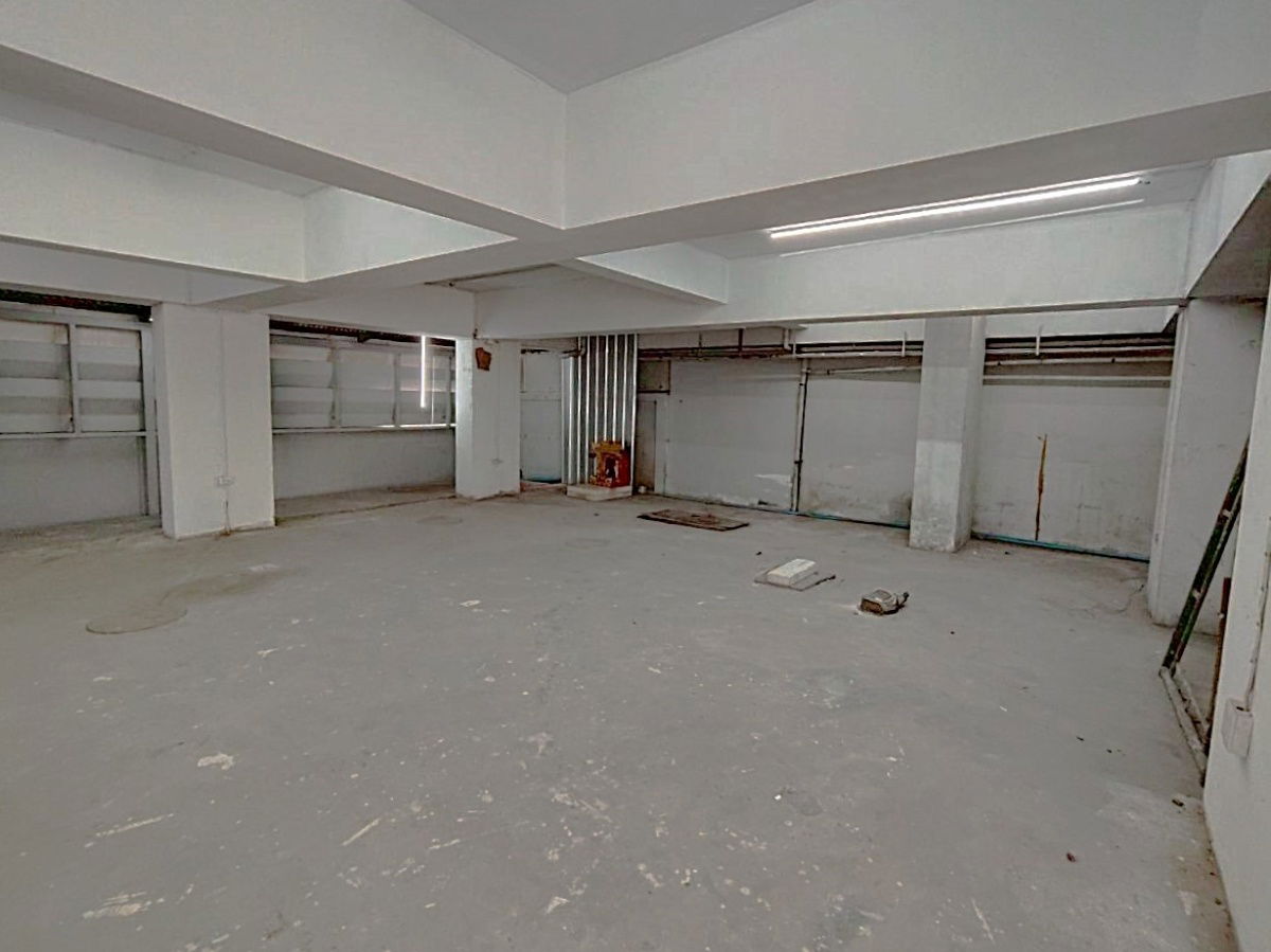 picture 🏢 A 7-storey building with a solid structure, located on Rama 9 Road 💥 Special Price 💥 - 19/28