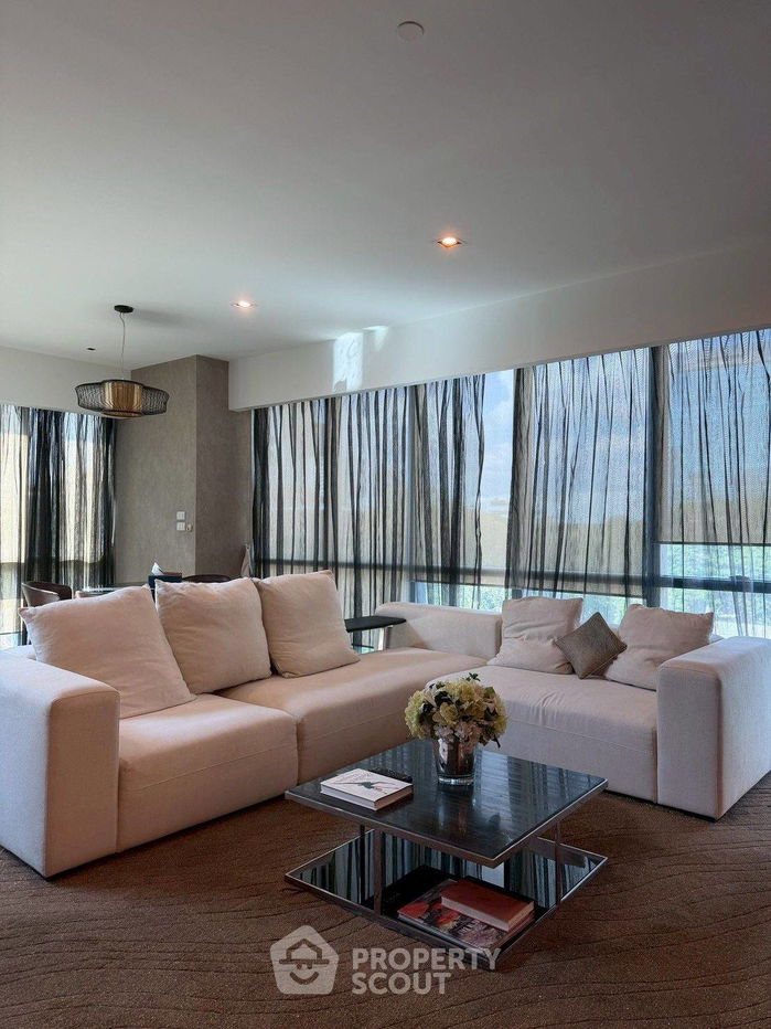 รูป คอนโด 2-ห้องนอน ที่ เดอะ รูม สุขุมวิท 21 ใกล้ MRT สุขุมวิท (ID 2440220) - รูปที่ 1/13