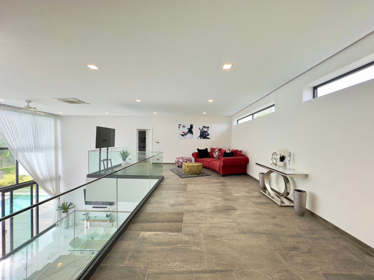 picture Luxury Pool Villa for Sale – Bang Saray - 9/19