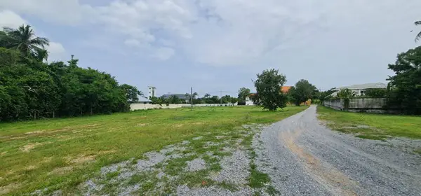 รูป ที่ดินแบ่งแยกพร้อมสร้างโครงการบ้านจัดสรร - รูปที่ 2/16