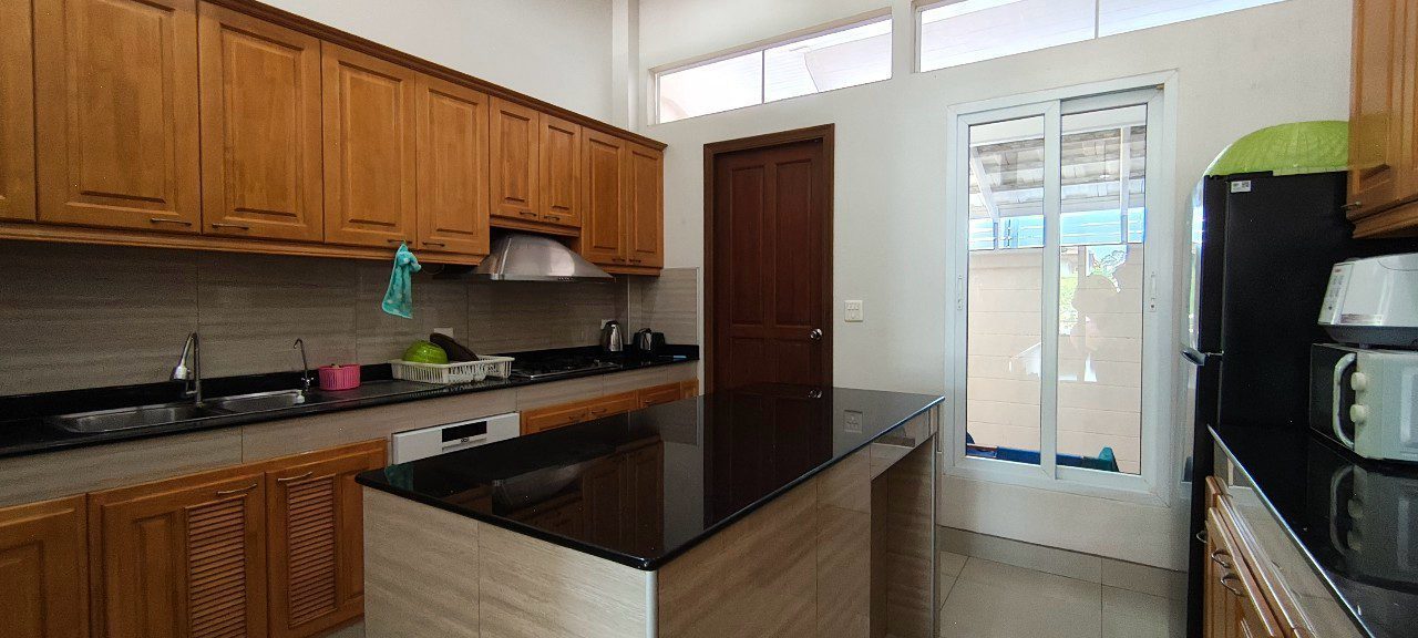 รูป วิลล่าพูล 4 ห้องนอน บางเสร่ - รูปที่ 9/21