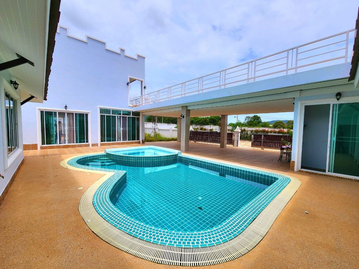 picture Luxury Pool Villa for Sale in Bang Saray - 7/20