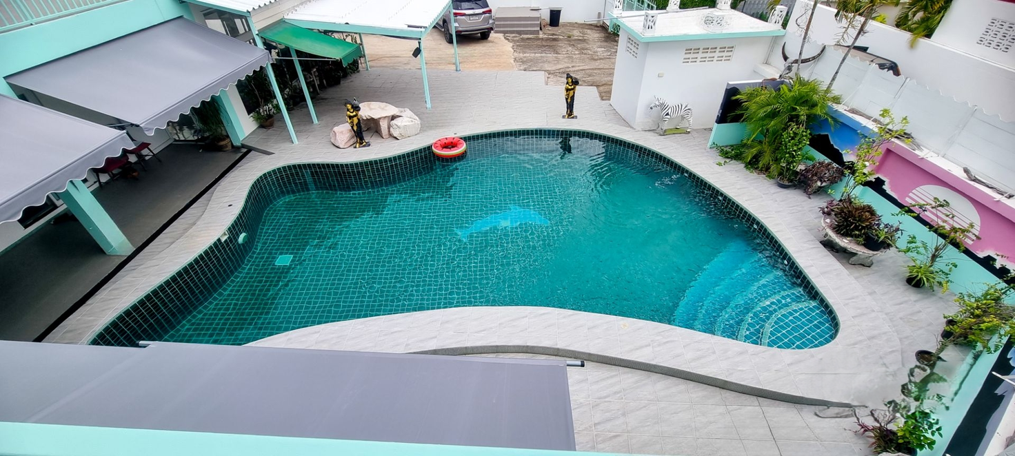 picture Exquisite 3-Storey Luxury Residence for Sale in Bang Saray - 3/19