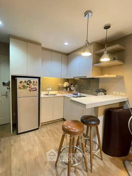 picture 1-BR Condo at Nusa State Tower Condominium near BTS Saphan Taksin (ID 2463142) - 4/20