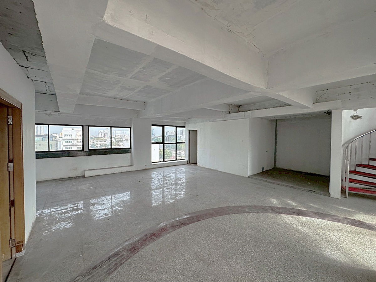 picture 🏢 A 7-storey building with a solid structure, located on Rama 9 Road 💥 Special Price 💥 - 17/28