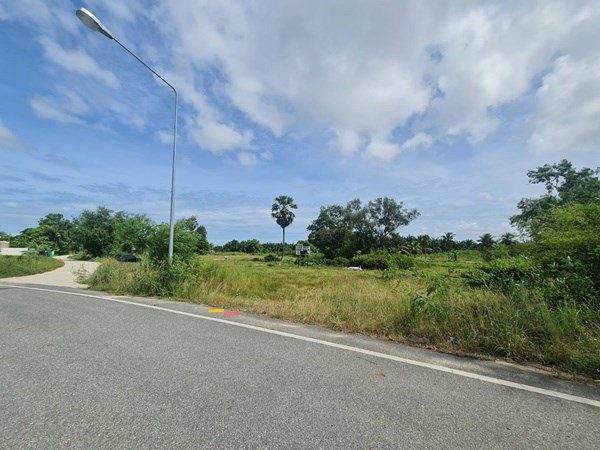 picture Large Land plot for Sale in Huay Yai - 1/7