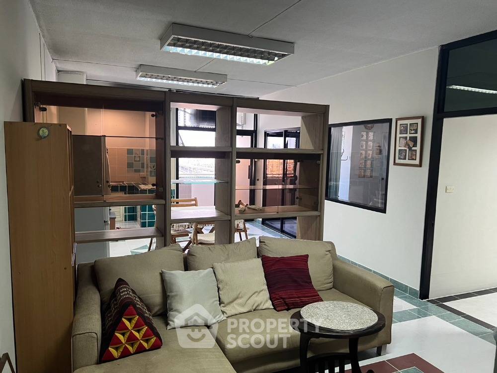 picture 2-BR Condo at Chokchai Ruammit Condominium near MRT Ratchadaphisek (ID 1786764) - 1/5