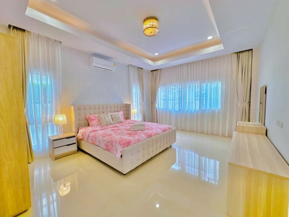 picture 4 Bedrooms Pool villa for Sale in Huay Yai - 7/17