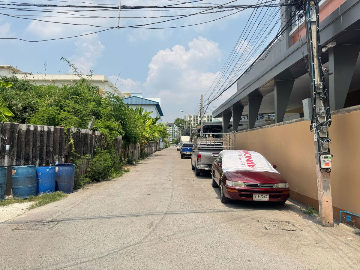 picture  House and Lot for sale in Soi On Nut 46. (413 wah) - 3/9