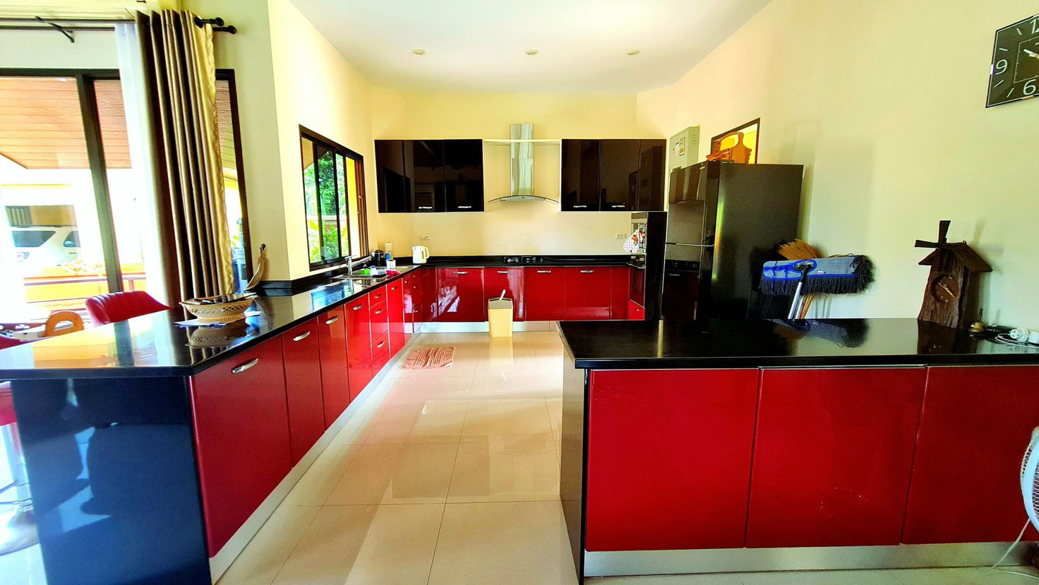 picture Spacious Private Villa with Swimming Pool for Sale – Bang Saray - 8/20