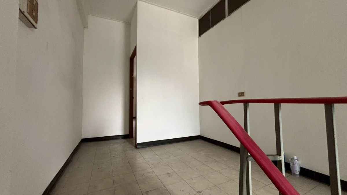 picture Commercial building for sale, 14 sq wah, good location on Petchburi Road. - 12/43