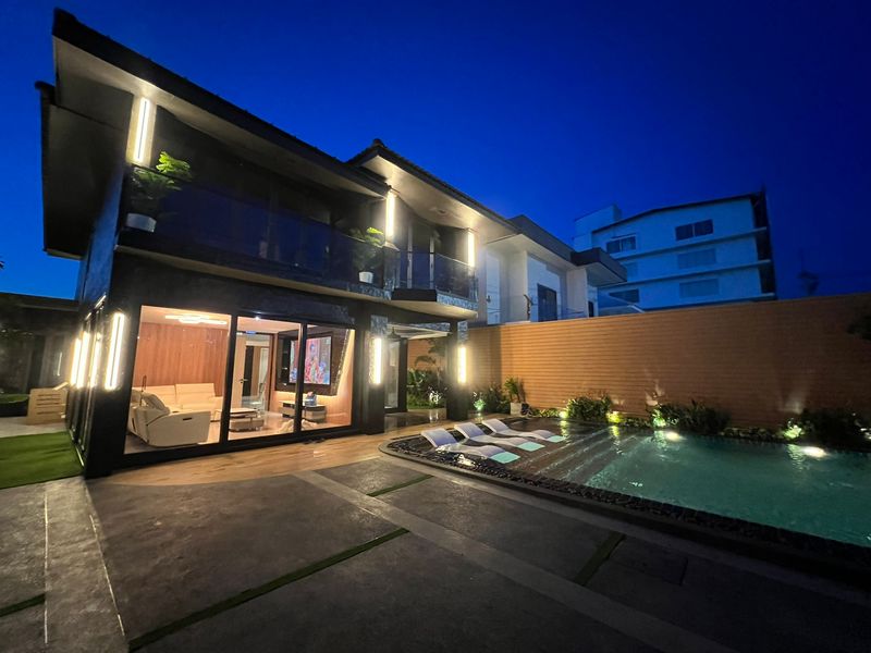 รูป ขายวิลล่าหรูพร้อมสระว่ายน้ำในพัทยา - รูปที่ 3/10