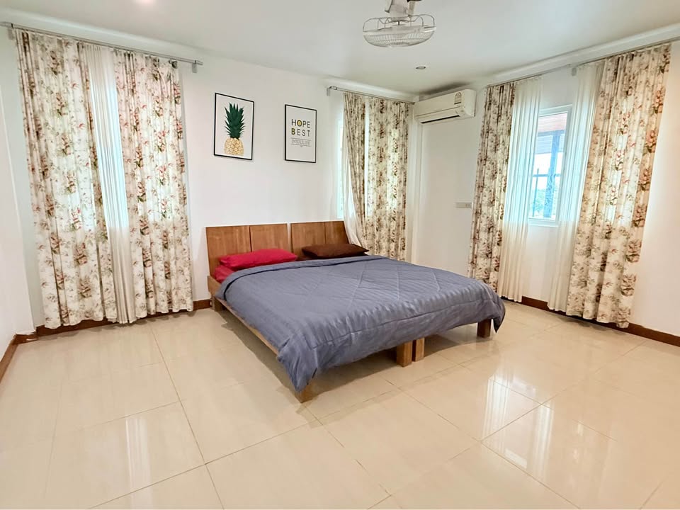 picture Spacious 4-Bedroom Corner Pool Villa for Sale – Mabprachan - 11/13