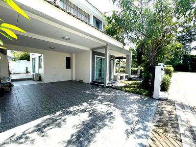 Houses for sale : 4 Bedrooms House in East Pattaya for Sale