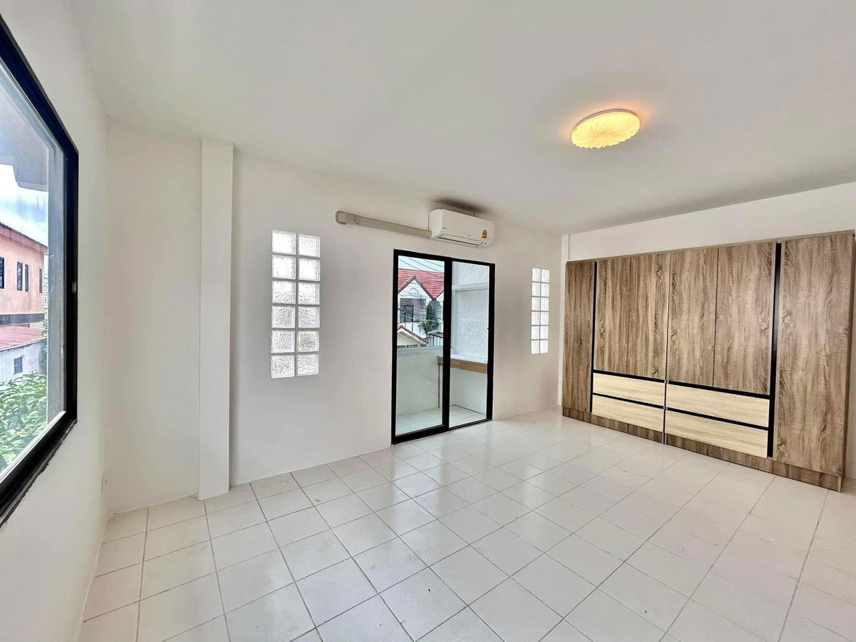 picture 2-Storey House for Sale in East Pattaya - 9/11