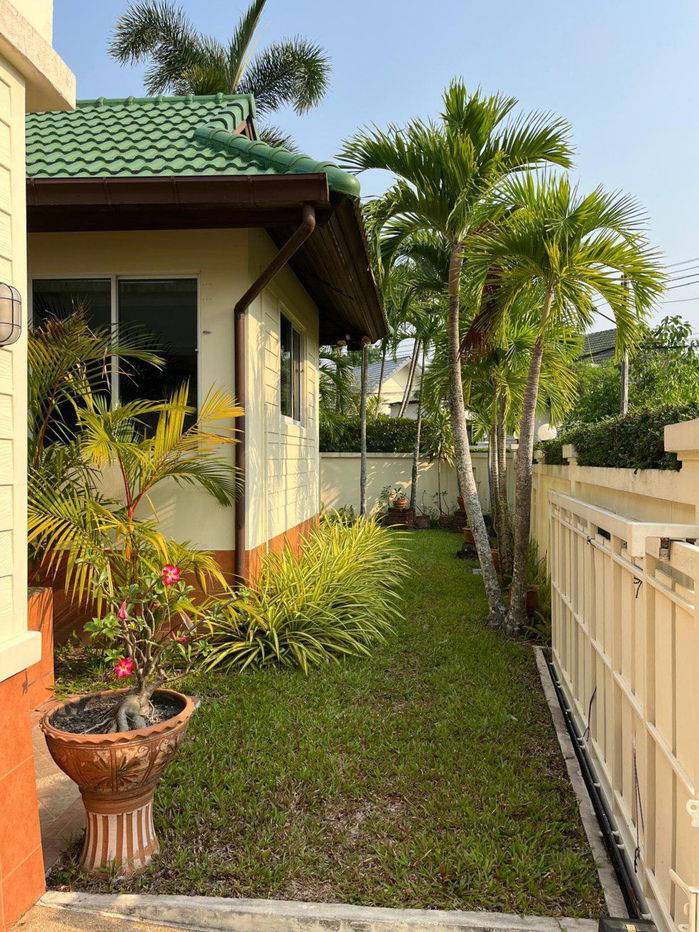 picture 3 Bedrooms Pool Villa in Takhian Tia for Sale - 10/14