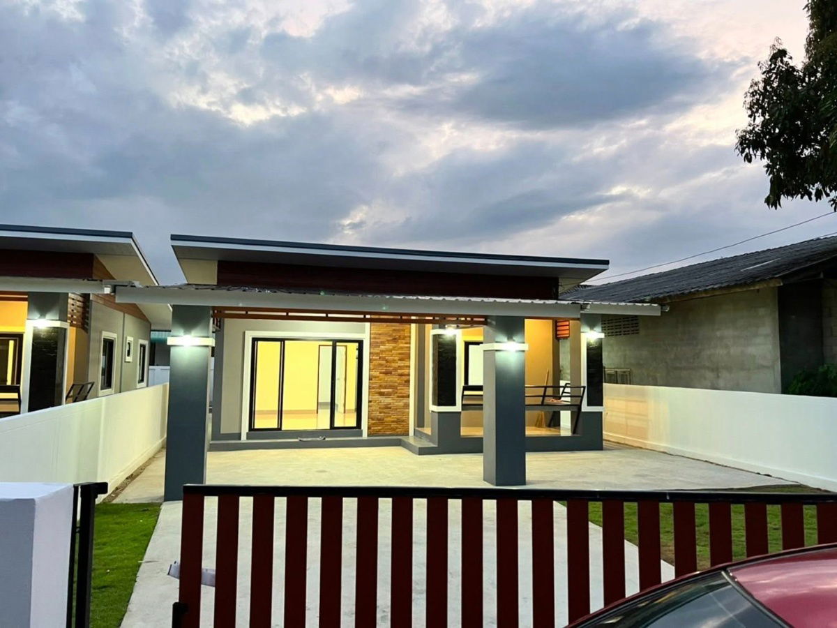 รูป ให้เช่าบ้านเดี่ยวชั้นเดียว  2 ห้องนอน 2 ห้องน้ำ 1  ห้องครัว   2  ที่จอดรถ - รูปที่ 1/12