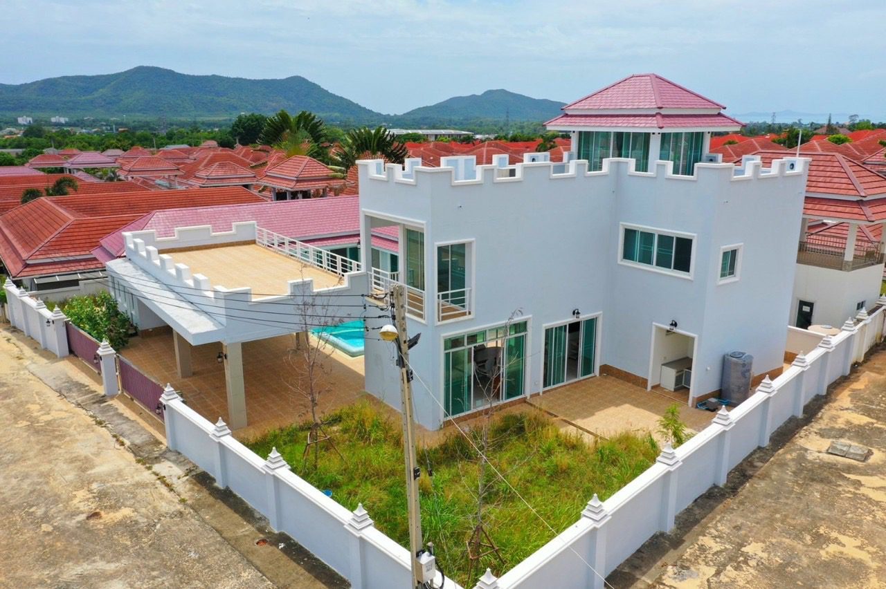 picture Luxury Pool Villa for Sale in Bang Saray - 2/20