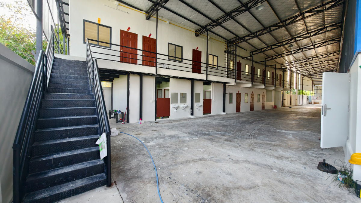 รูป ให้เช่าโกดัง บางพลับ 3 ชัยพฤกษ์-ราชพฤกษ์ ขนาด 2 ไร่ พื้นที่ใช้สอยเต็มพื้นที่ 3600 ตรม. ขนาดพื้นที่ใช้สอยตัวโกดัง 2200 ตรม พร้อมบ้านพักคนงาน 11 ห้อง - รูปที่ 10/28