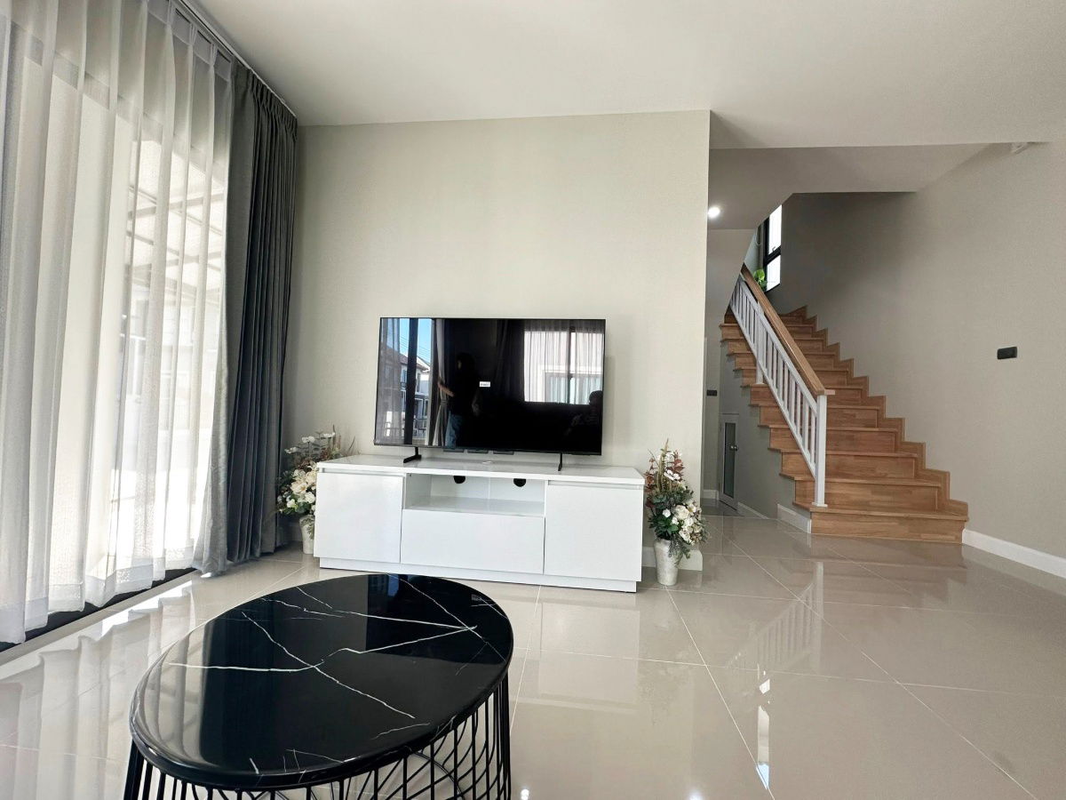 picture Two storey house for rent with 3 bedrooms,3 toilets and 1 kitchen.  - 3/19