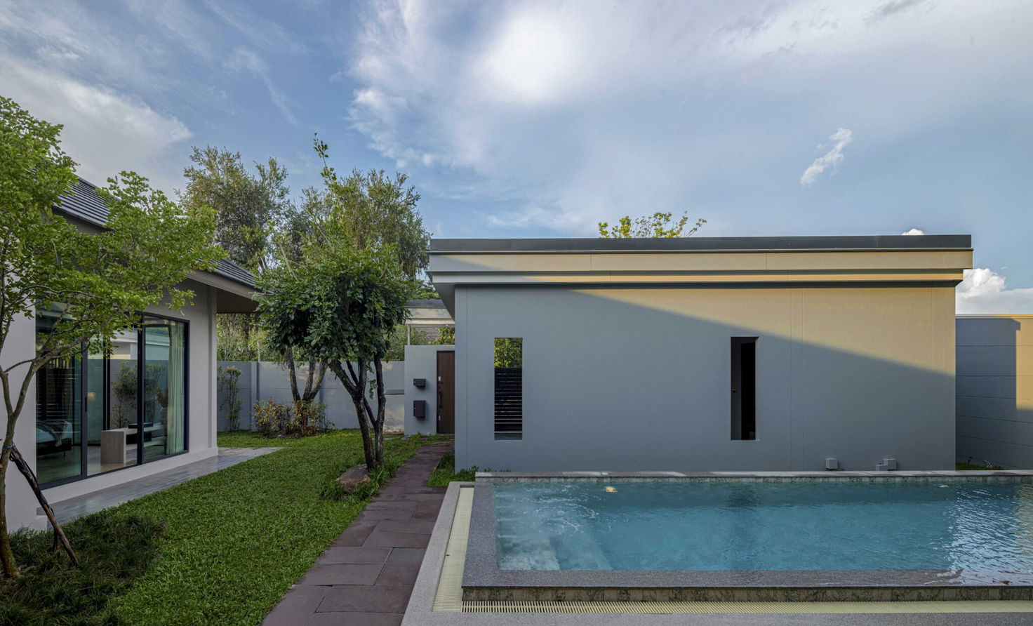 รูป วิลล่าหรู 3 ห้องนอน พร้อมสระว่ายน้ำ ให้เช่า – ห้วยใหญ่ - รูปที่ 18/20