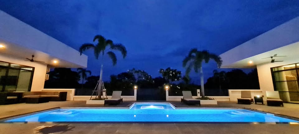 picture Modern Luxury 5 Bedrooms Pool Villa in Khon Kaen for Sale - 6/14