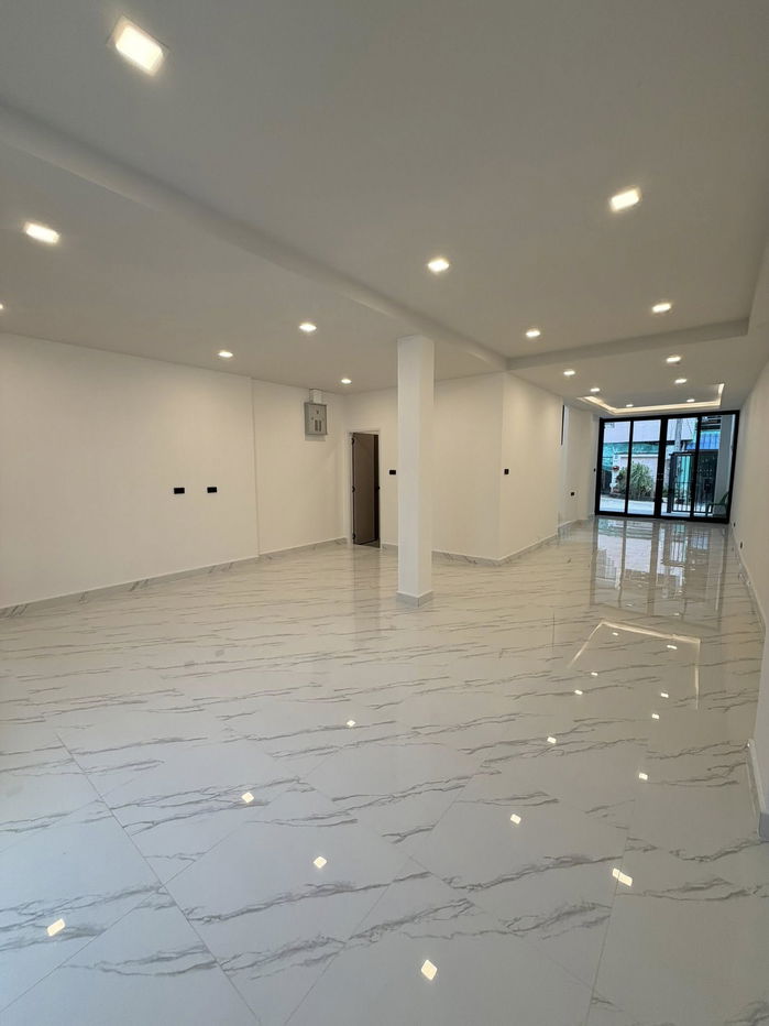 picture 3-Storey Renovated Townhome for Sale in Thappraya - 3/18