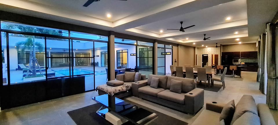 picture Modern Luxury 5 Bedrooms Pool Villa in Khon Kaen for Sale - 1/14