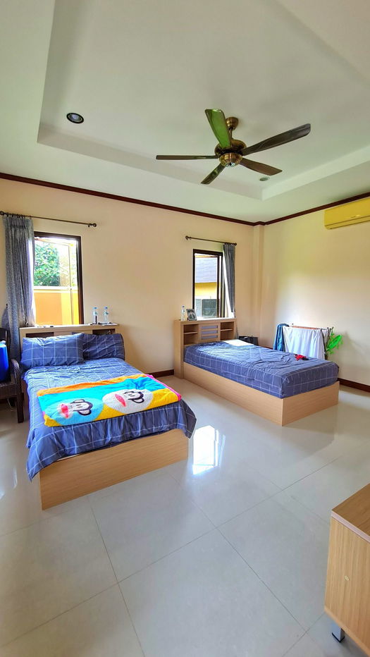 picture Spacious Private Villa with Swimming Pool for Sale – Bang Saray - 11/20