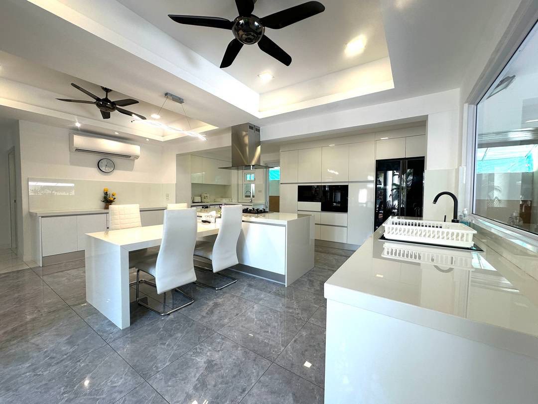 picture Luxury Pool Villa for Sale – South Pattaya - 8/16