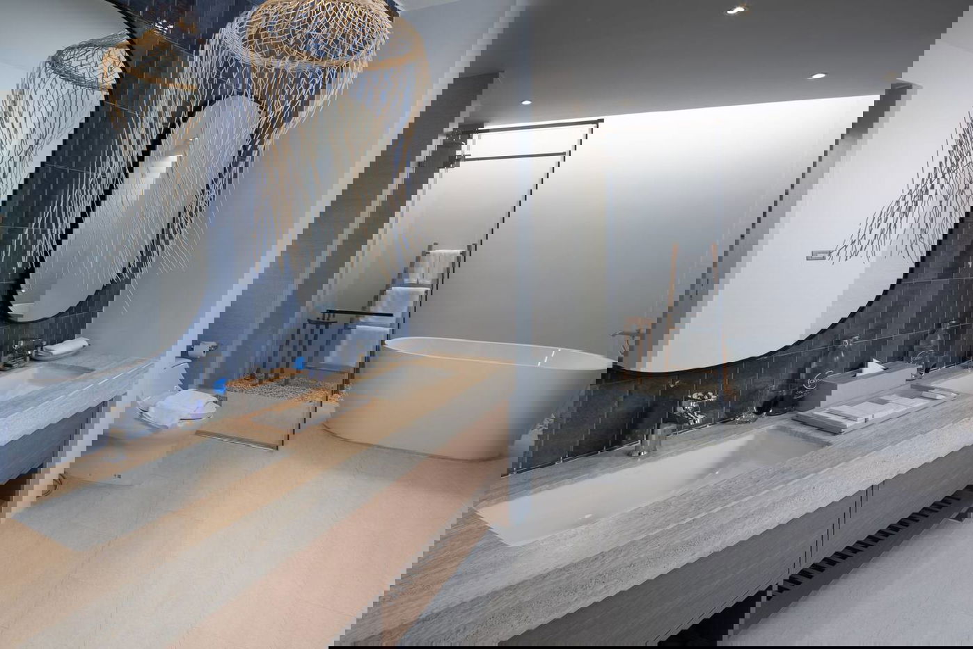 picture Luxury 4 Bedrooms Pool Villa in Na Jomtien for Sale - 12/16