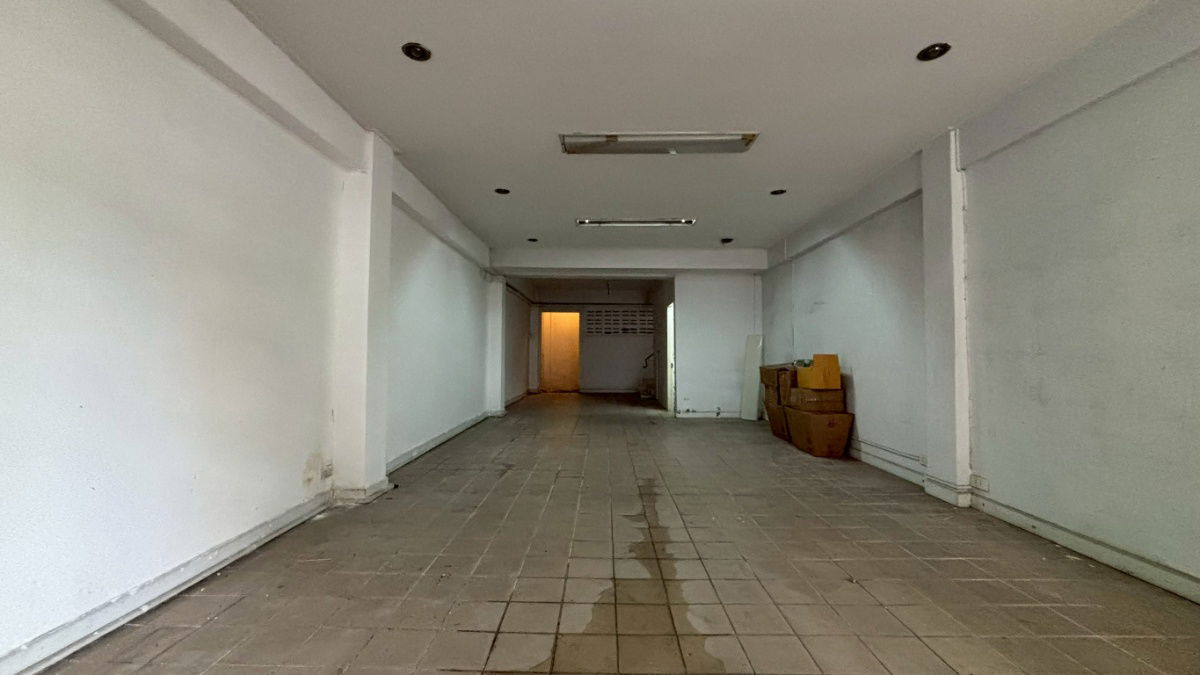 picture Commercial building for sale, 14 sq wah, good location on Petchburi Road. - 40/43