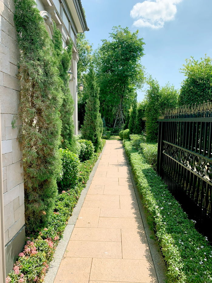 picture Stunning luxury mansion for sale in the prime Pinklao area. This residence is beautifully decorated and ready to move in - 5/20