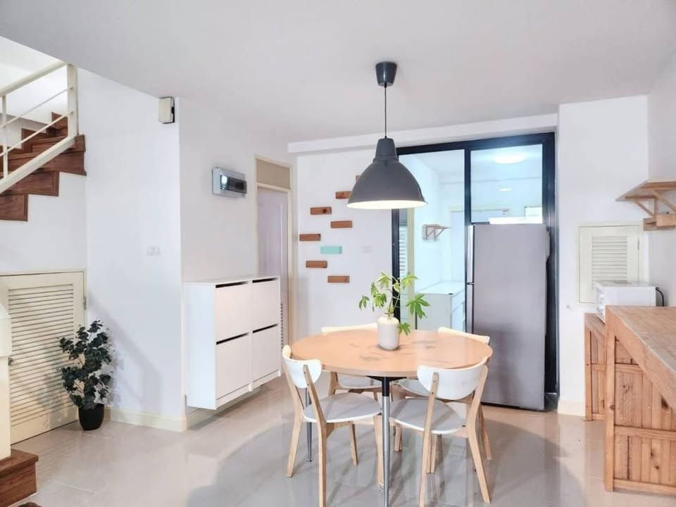 รูป 🔥 ทาวน์โฮม 2 ชั้น หลังมุมราคาดี ใกล้แม่โจ้! ถนนกว้าง 16 ม. อยู่จริงสบายมาก – โครงการอรสิริน 4 (สันทราย) - รูปที่ 12/16