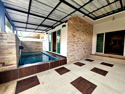 Houses for sale Lieb Tang Rodfai : Pool Villa for Sale – Chaiyapruek, Pattaya