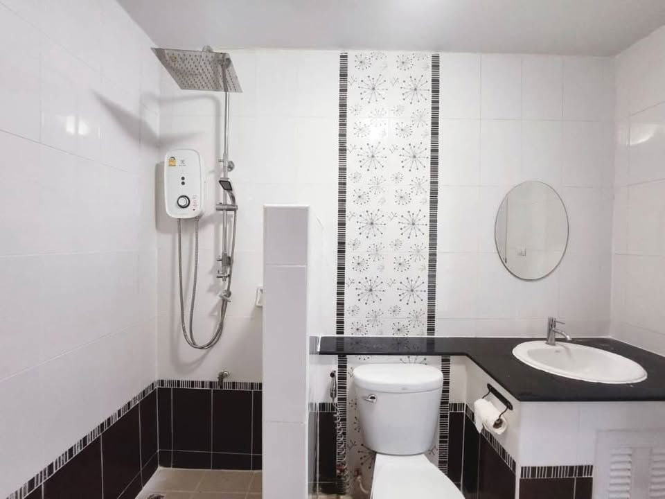 รูป 🔥 ทาวน์โฮม 2 ชั้น หลังมุมราคาดี ใกล้แม่โจ้! ถนนกว้าง 16 ม. อยู่จริงสบายมาก – โครงการอรสิริน 4 (สันทราย) - รูปที่ 5/16