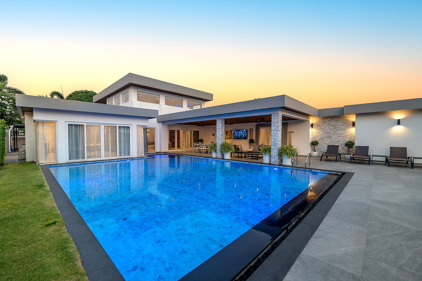picture Luxury Pool Villa for Sale in Khao Talo - 1/18