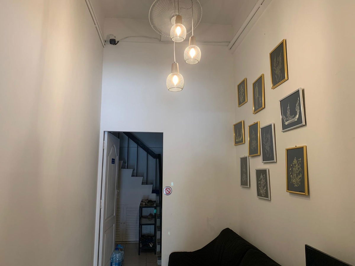 รูป ขายโรงแรม ด่วน สุขุมวิท ซ.15 เนื้อที่ 24 ตารางวา มี 4 ห้องนอน 3 ห้องน้ำ - รูปที่ 18/22