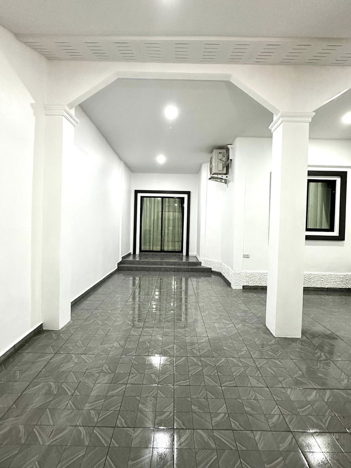รูป Renovated 2-Bedroom Townhouse for Sale - รูปที่ 12/12