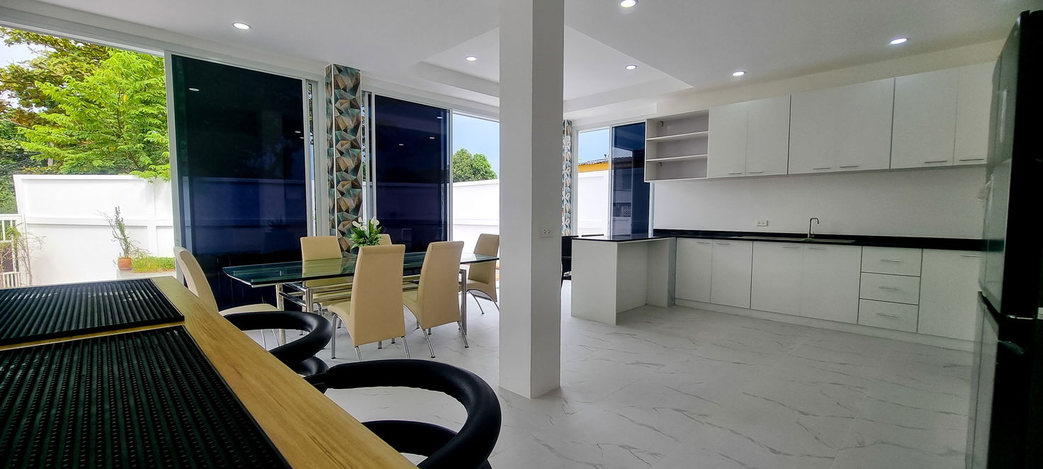 picture Pool Villa for Sale 3 Storeys 4 Bedrooms in Bang Saray - 5/18