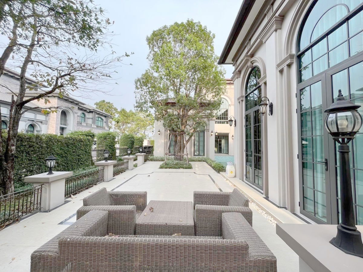 picture Stunning luxury mansion for sale in the prime Pinklao area. This residence is beautifully decorated and ready to move in - 4/20