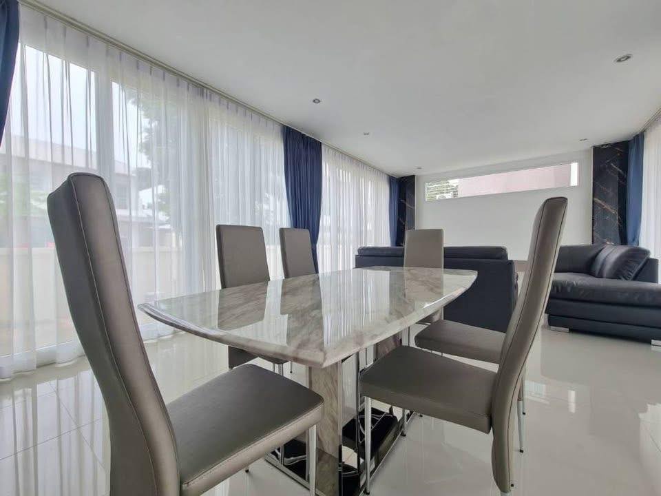 picture Luxury Pool Villa for Sale in North Pattaya - 6/11