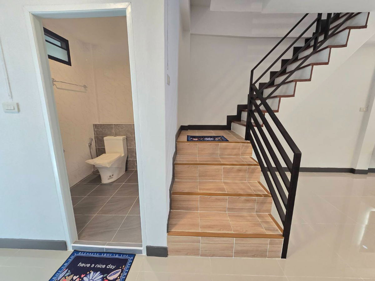 รูป ทาวน์เฮ้าส์2ชั้น รีโนเวทใหม่ ทำเลดี ใกล้สนามบินสุวรรณภูมิ หมู่บ้าน รุ่งนภาเพลส ซอยร่มเกล้า16 มีนบุรี - รูปที่ 17/33