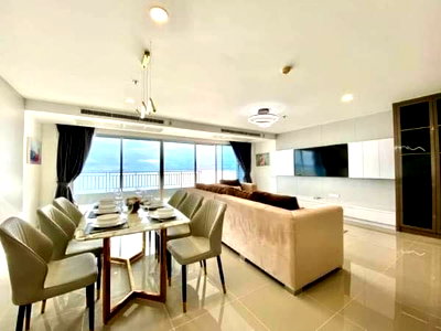 Condos for sale : Lumpini Jomtien 3-Bedroom Condo for Sale with Direct Sea View