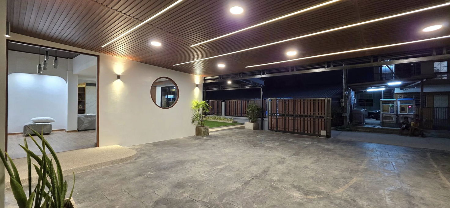 รูป ขายบ้านปรับปรุงใหม่กว้างขวางในพัทยาเหนือ - รูปที่ 1/17