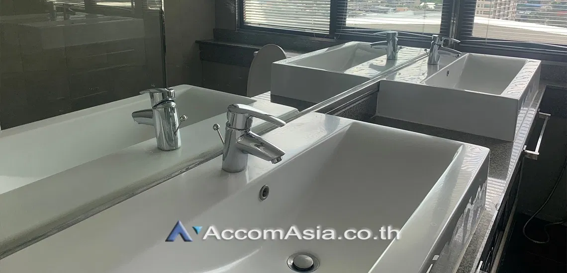 รูป 🔼🔽 AccomA 📩 Bright condo with city views and clean wooden floors in Sathorn (AA30387) - รูปที่ 6/6