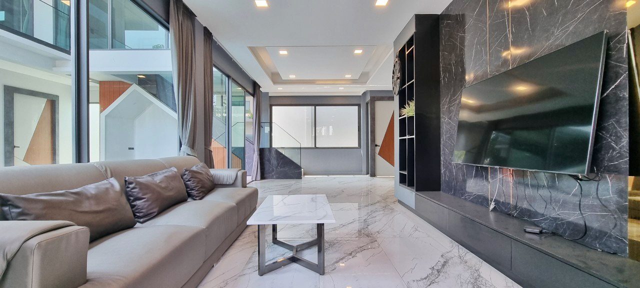 picture Pool Villa in East Pattaya 4 Beds for Rent - 7/20